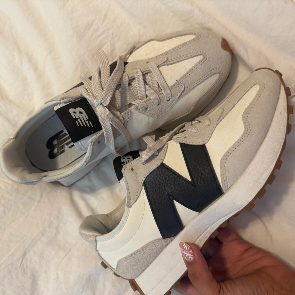 New Balance 327